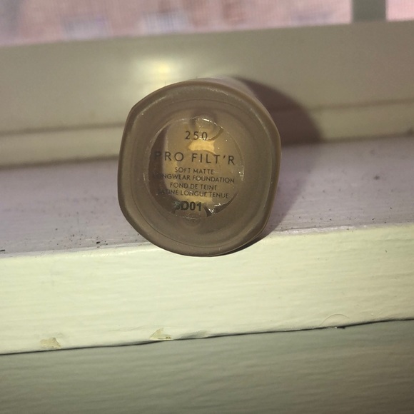 FENTY Pro Filt’r Foundation 250 - Picture 4 of 4